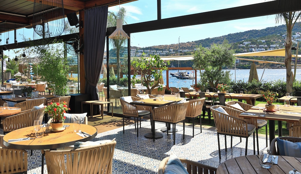 Mare Deluxe Residences and Villas 46/57