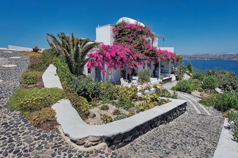 Apanemo Hotel and Suites 55/59