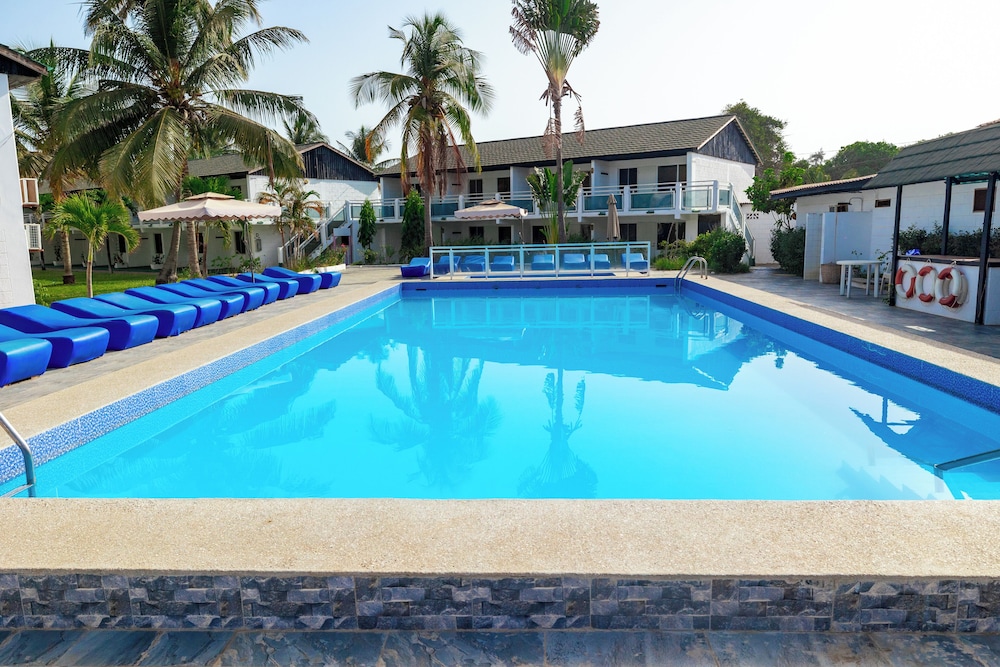Bungalow Beach Hotel 48/58