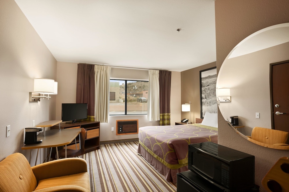 Super 8 By Wyndham Durango 12/30