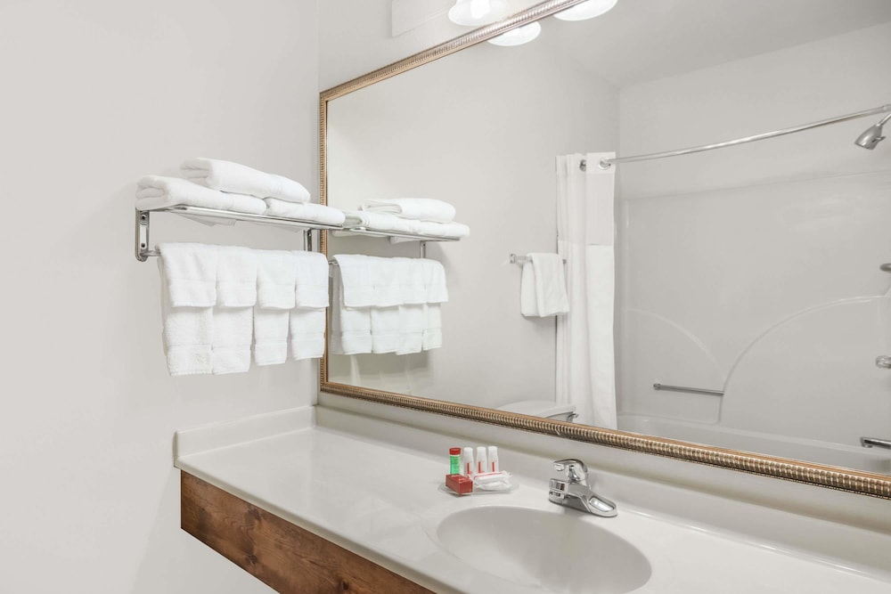 Ramada By Wyndham Columbia 7/51