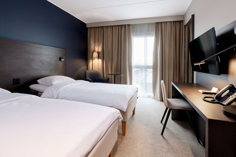 Park Inn By Radisson Oslo Airport Hotel West 10/75