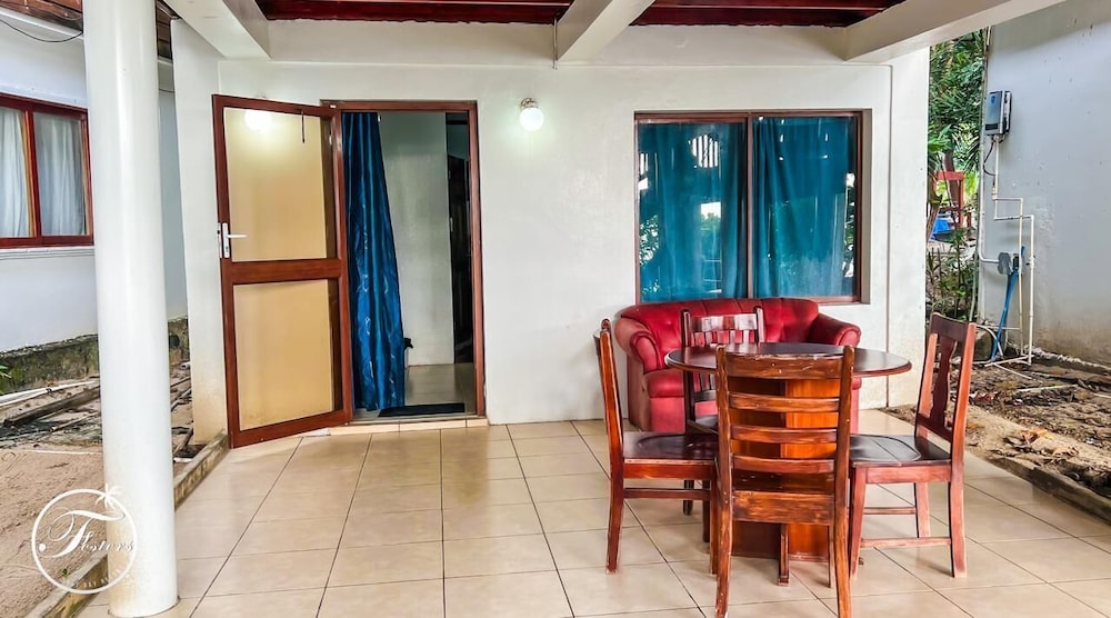 Foster's West Bay Resort 54/69