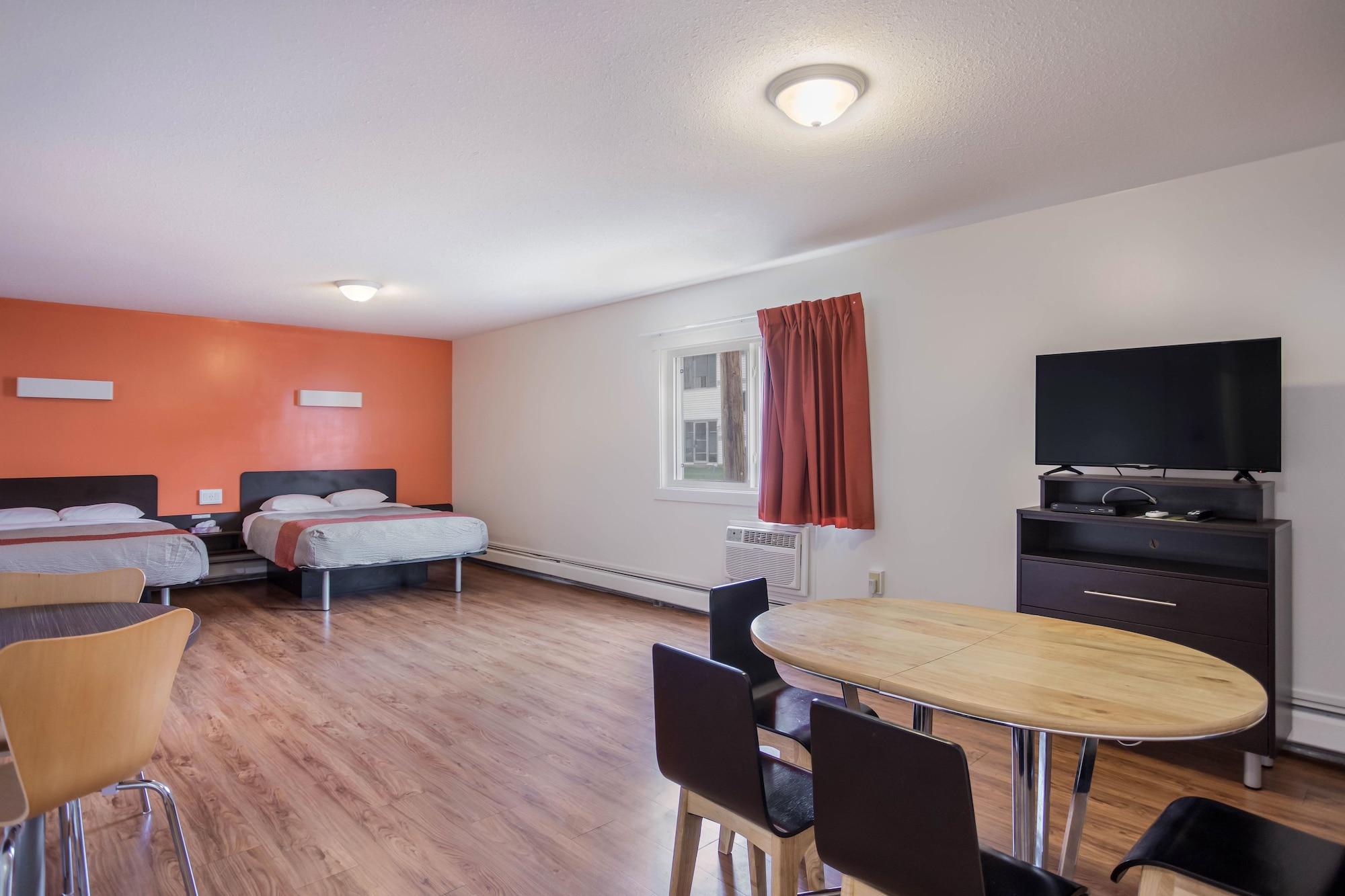 Motel 6 Camrose, AB 20/25