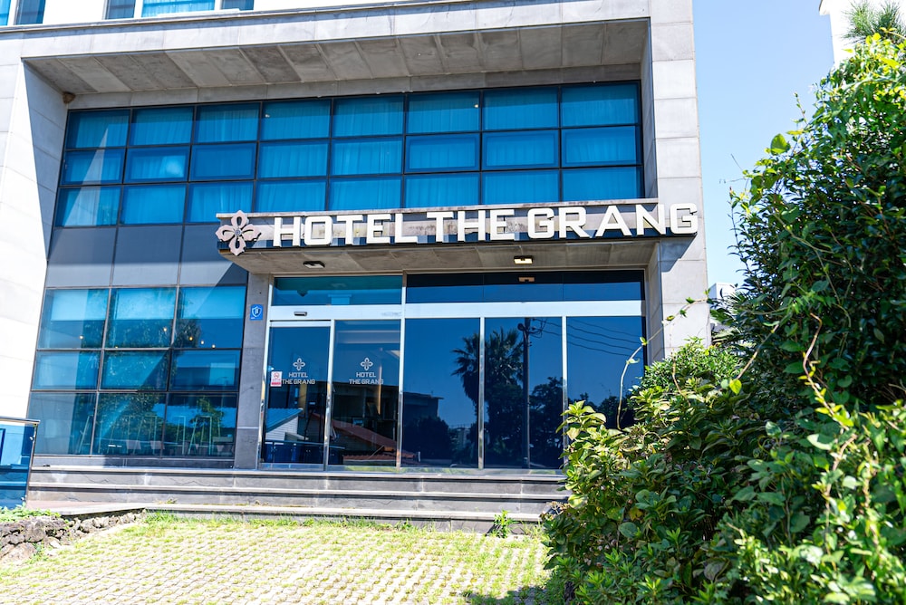 Hotel the Grang Jungmun photo1
