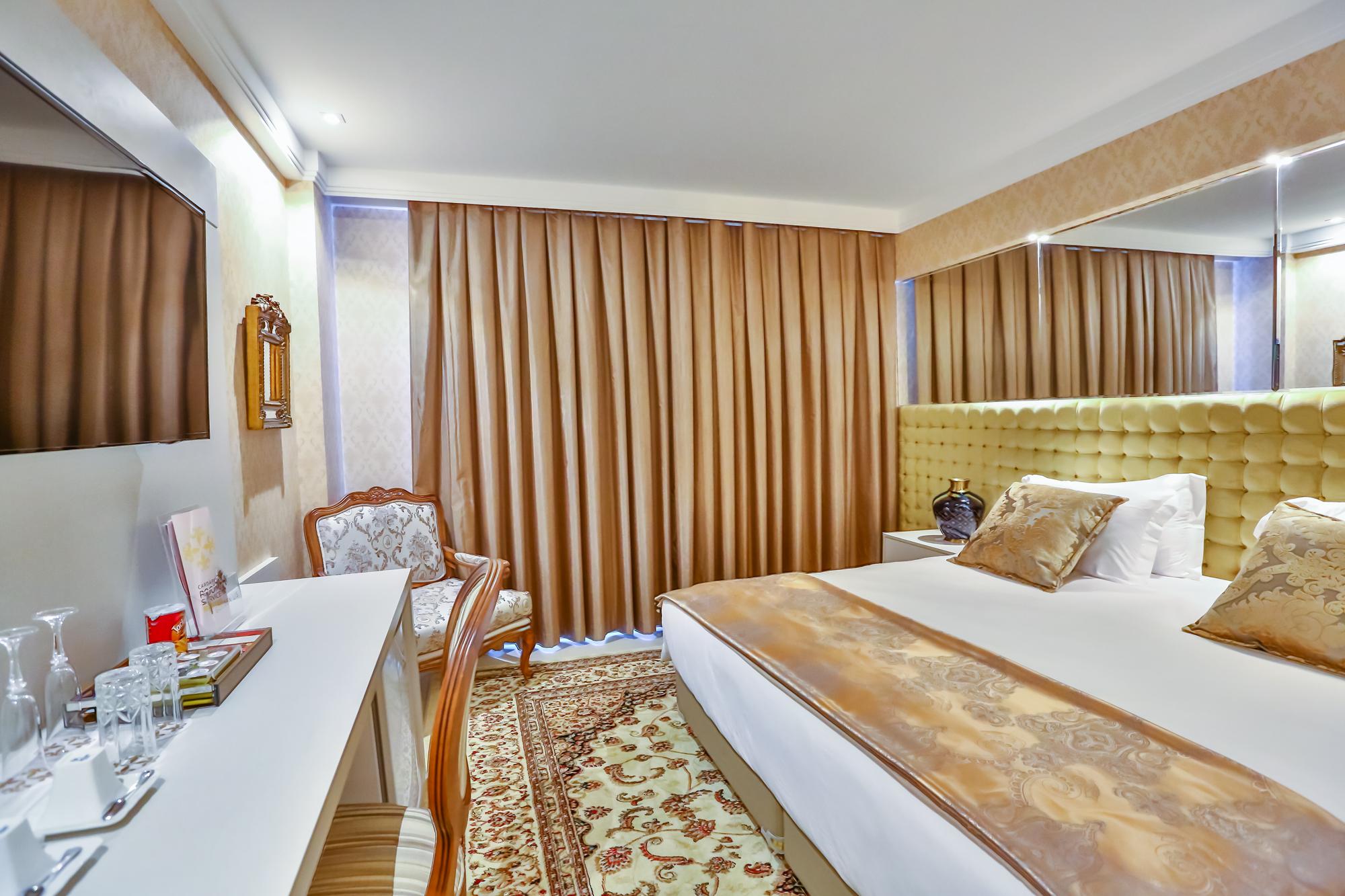 Super, Double Bed