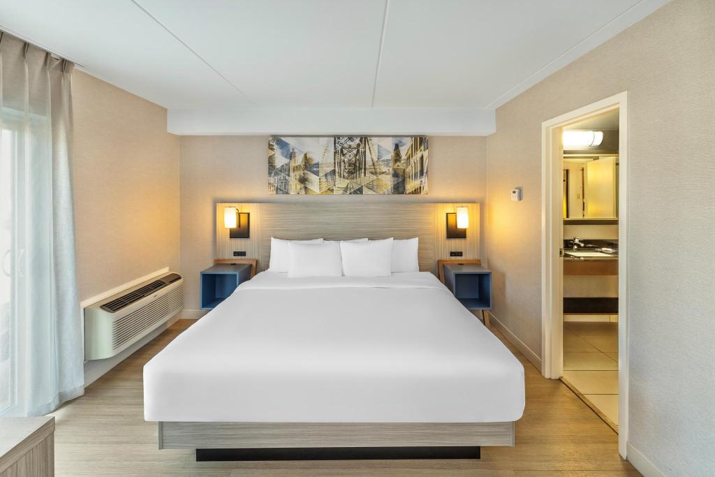 Upgrade, Suite, King Bed