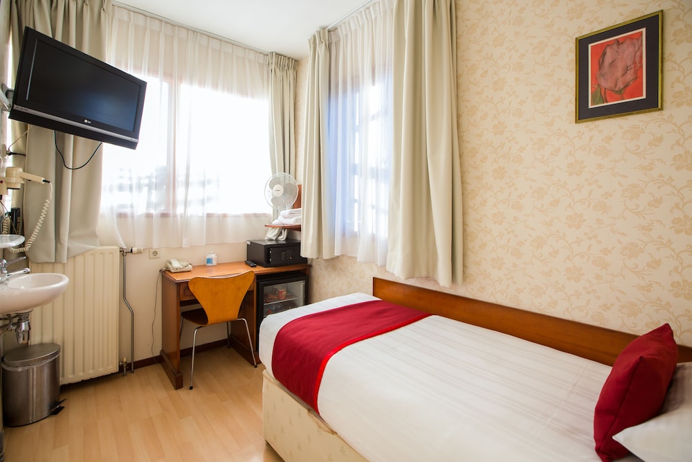 ROOM, SINGLE, SINGLE BED, SHARED BATHROOM