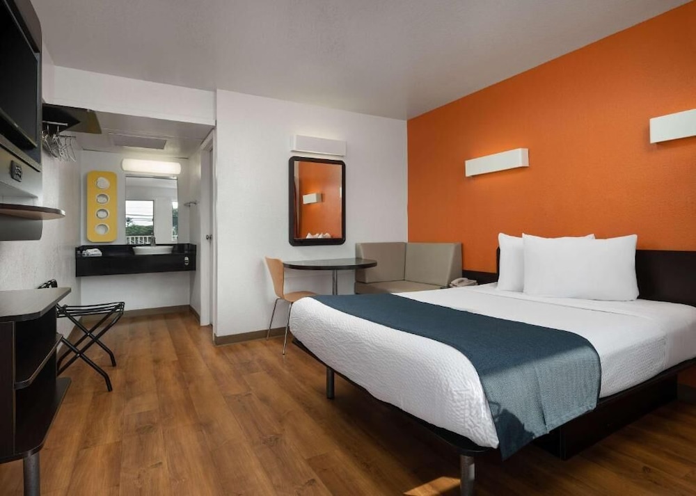 Motel6 Carpinteria, CA - Santa Barbara - North 20/59