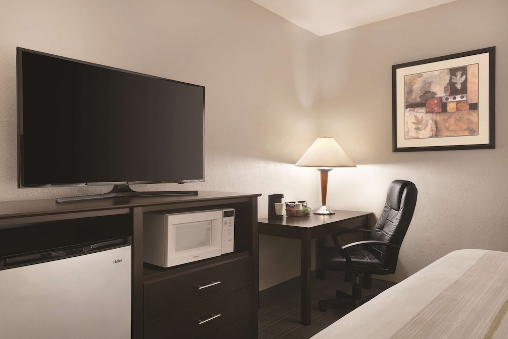 Country Inn & Suites by Radisson Indianapolis East 39/42