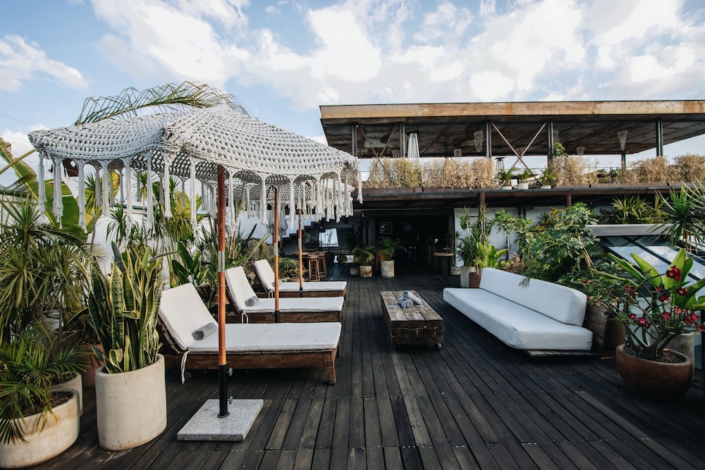 Hotel Sin Nombre 42/50