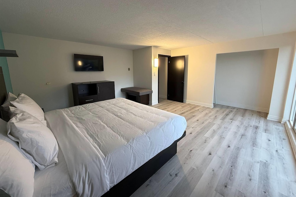 Howard Johnson by Wyndham Brampton 30/41
