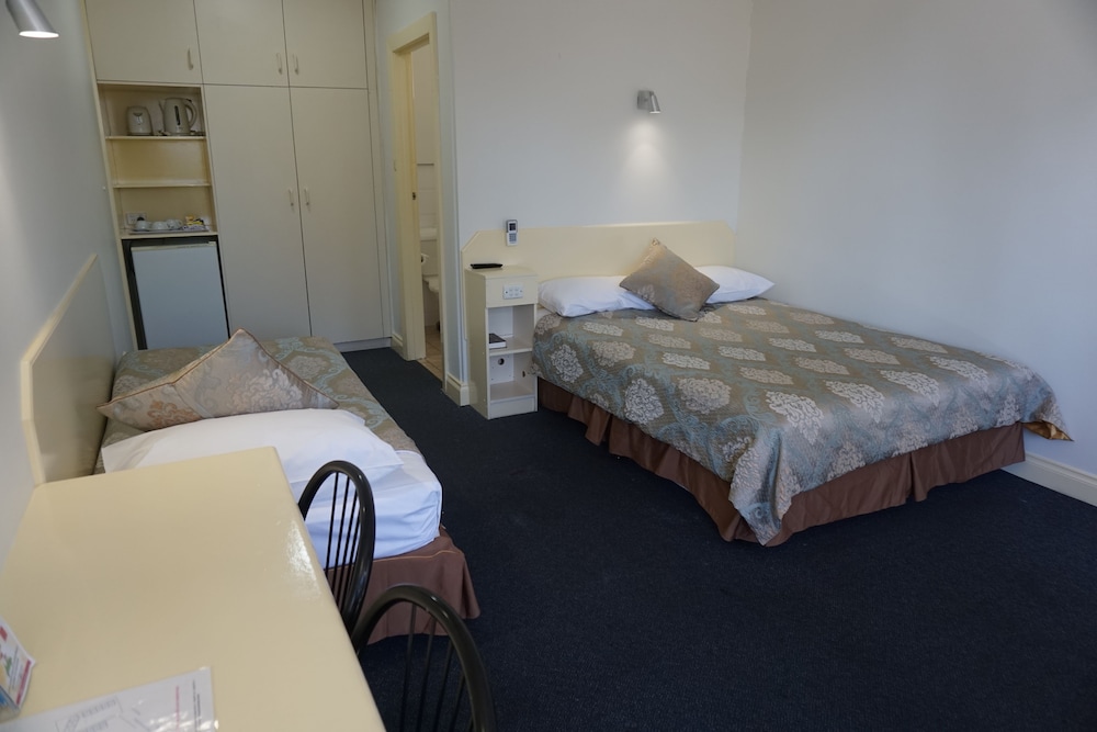 JACKSONS MOTOR INN 34/74