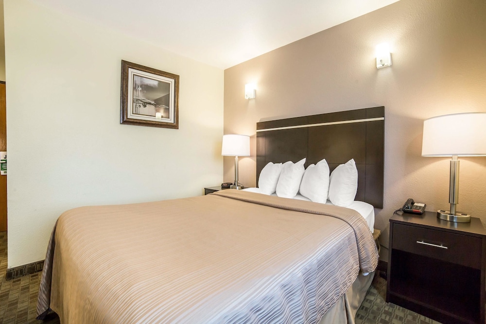 Quality Inn and Suites Elko 13/36