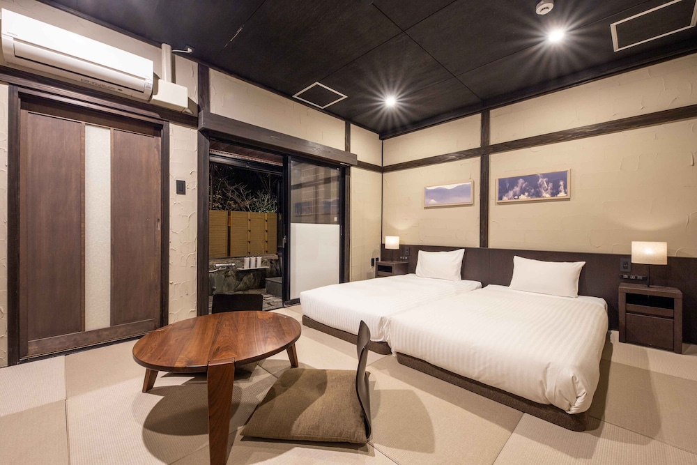 Standard, Twin Beds