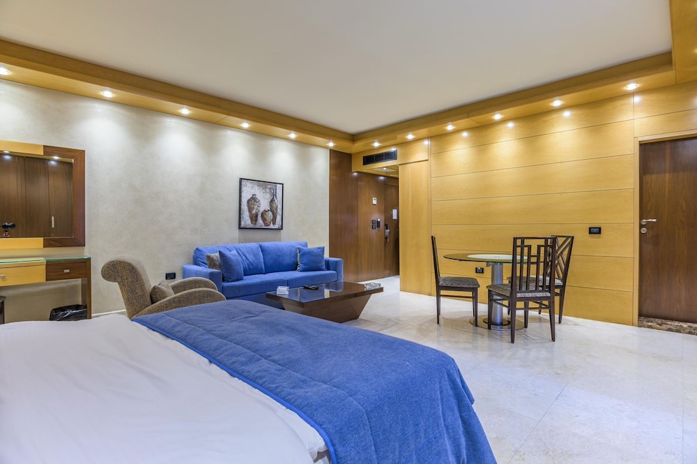 EXECUTIVE, SUITE, KING BED, HOT TUB