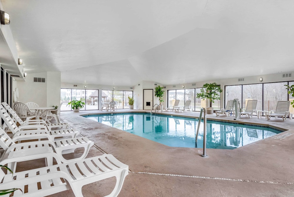 Comfort Suites Lafayette University Area 25/56