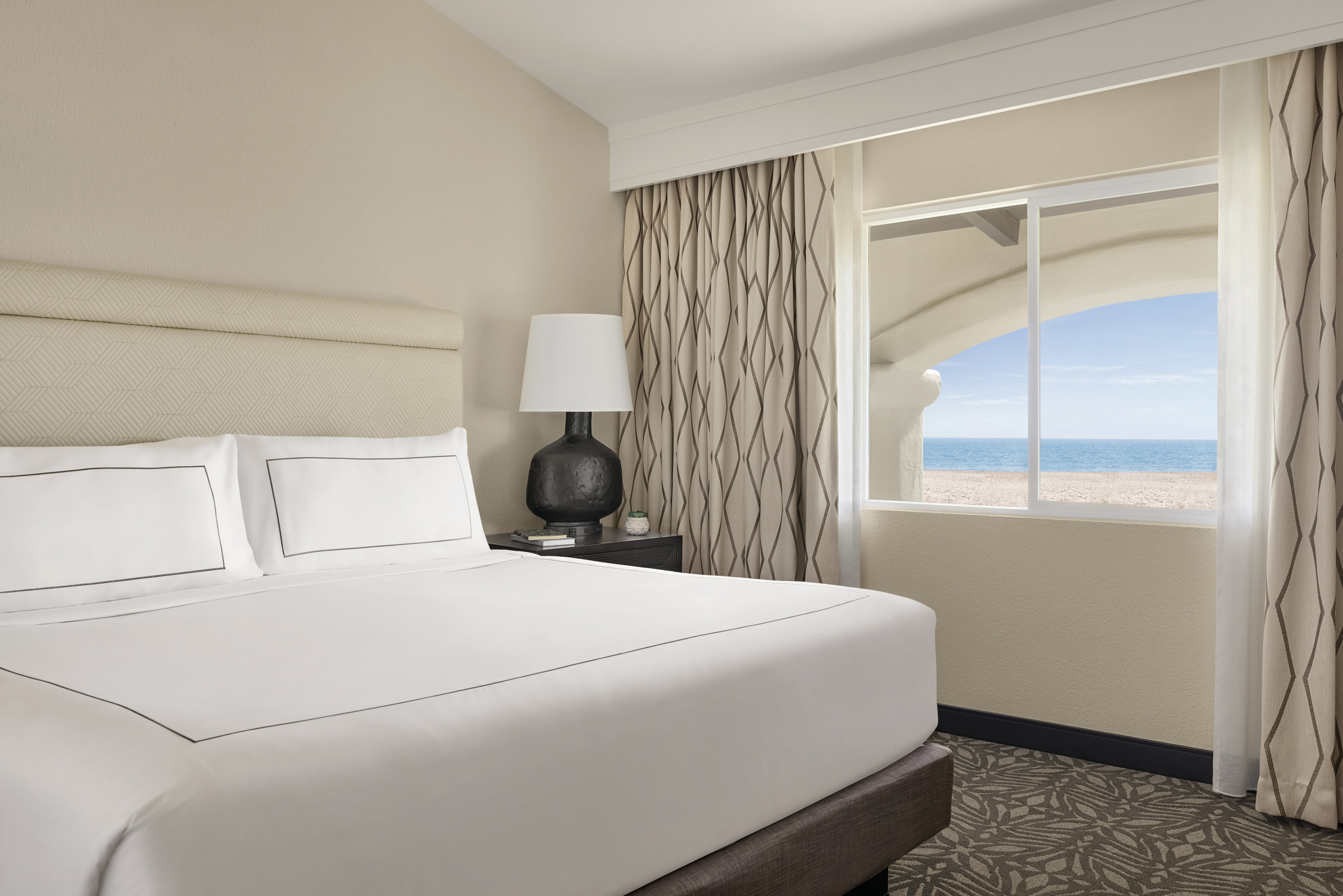 1 Bedroom, Suite, King Bed, Ocean Front