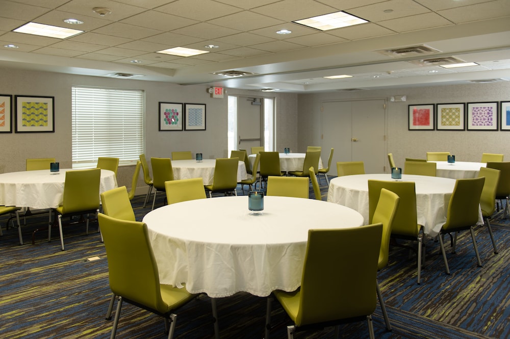 Holiday Inn Express Hotel & Suites Wausau 43/45