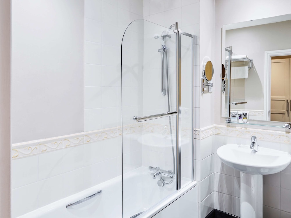 Mercure Newbury West Grange Hotel 10/72