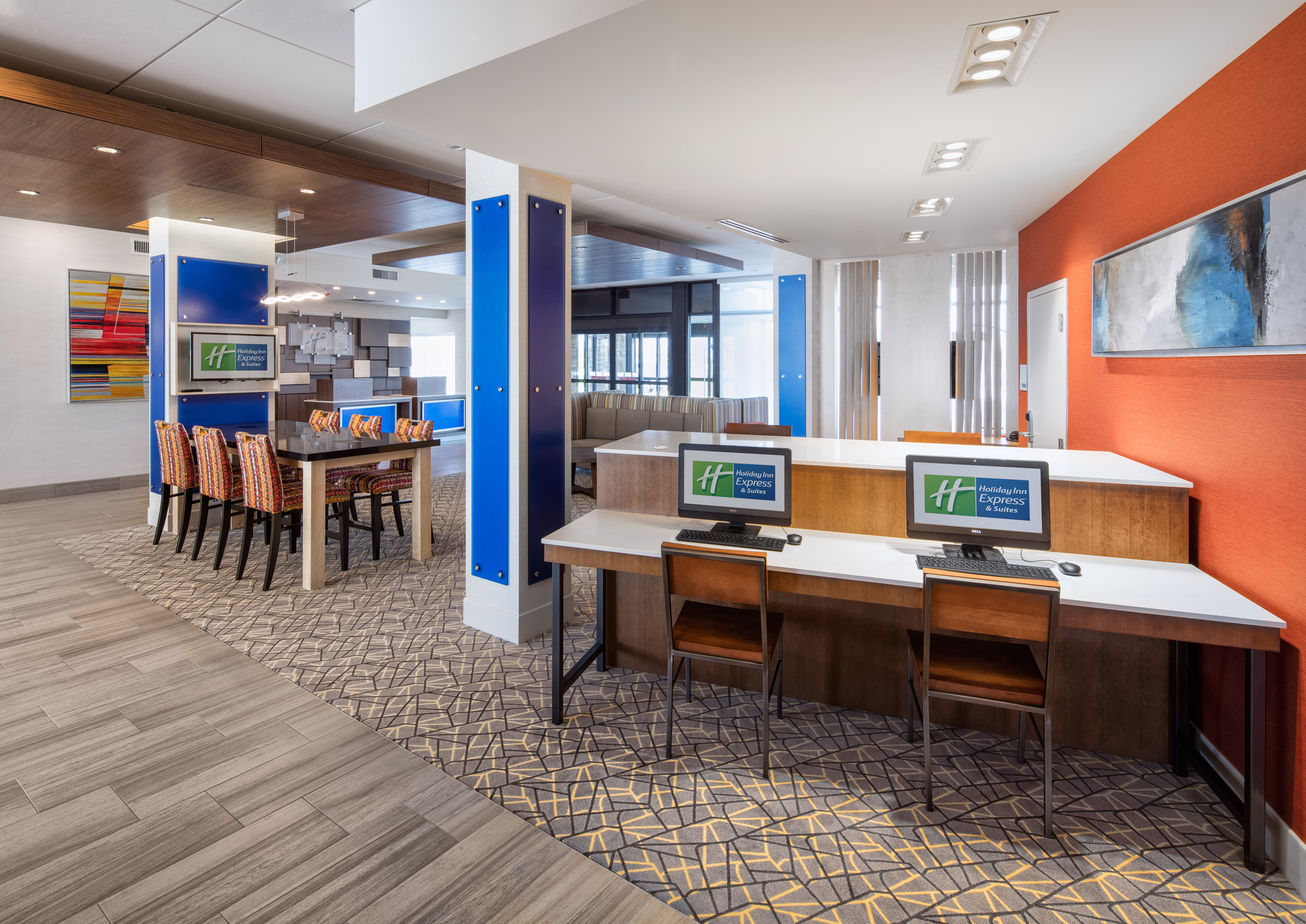 Holiday Inn Express Suites East Peoria Riverfront 25/40