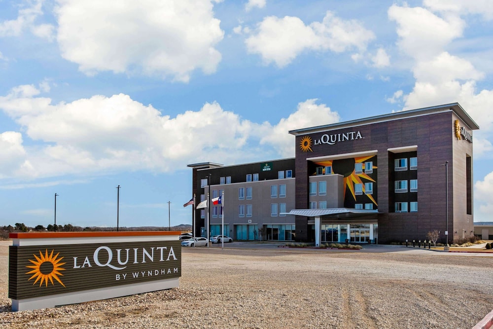 La Quinta Inn & Suites by Wyndham Sweetwater East 1/41