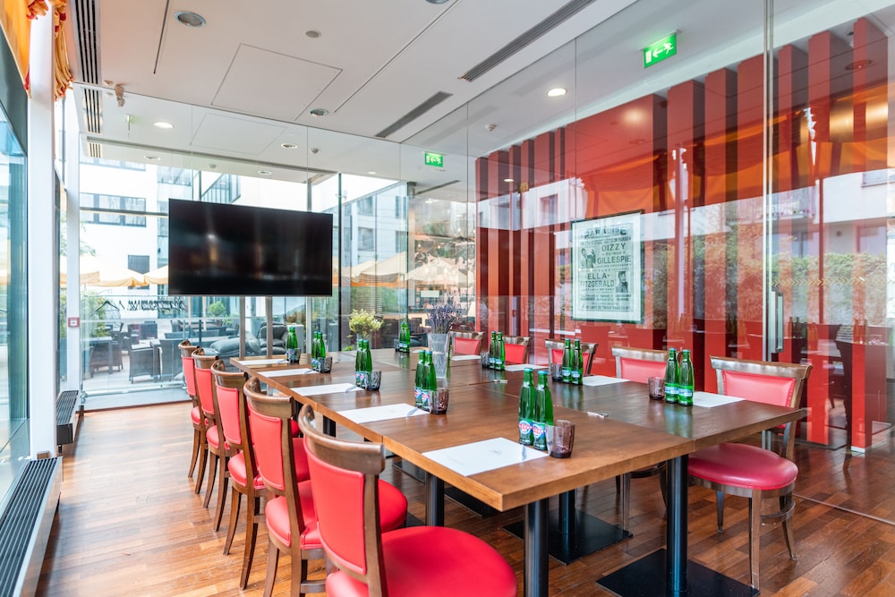 OREA Hotel Angelo Praha 59/61