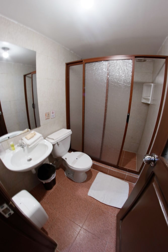 FRIENDS HOSTEL 26/78