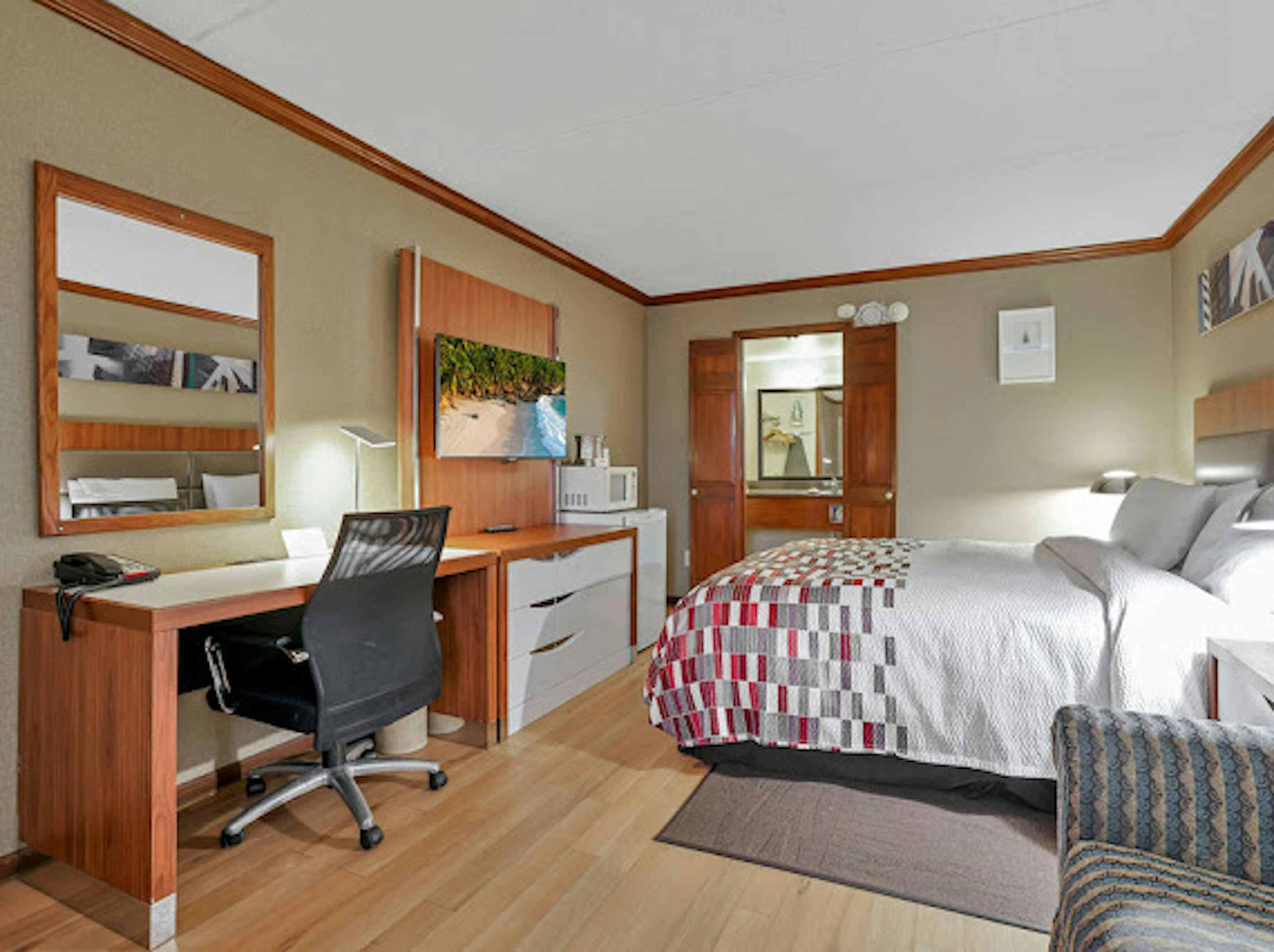 غرفة سوبيريور بسرير كينج، Red Roof Inn Uhrichsville 3/5