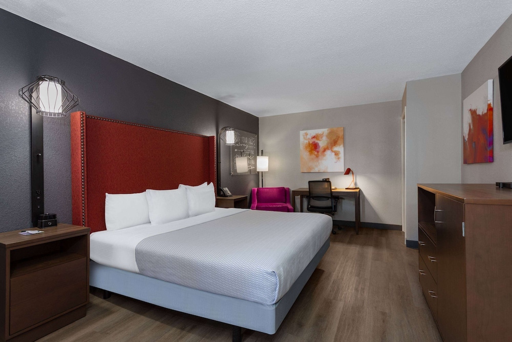 غرفة بسرير كينج، La Quinta Inn Pensacola 6/10