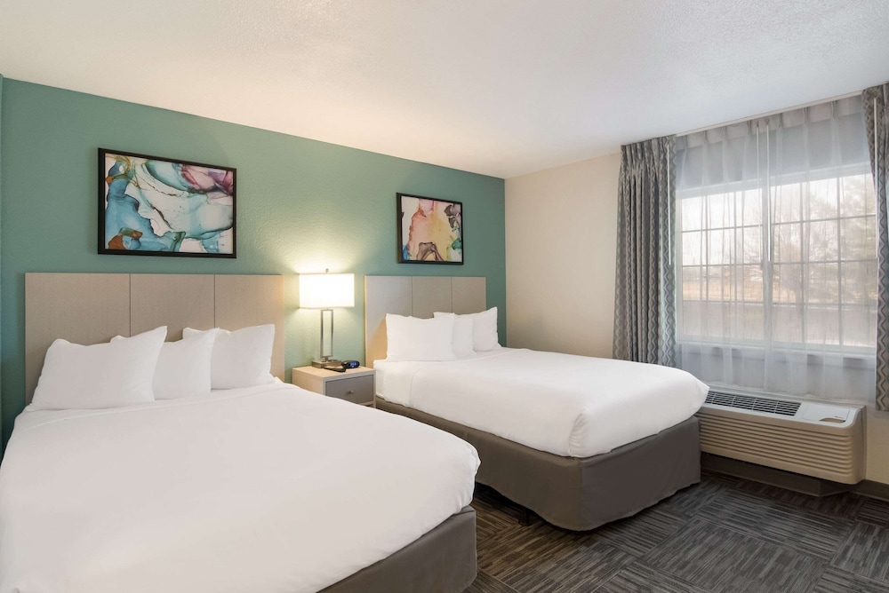 SUITE, QUEEN BED, SOFA, ACCESSIBLE