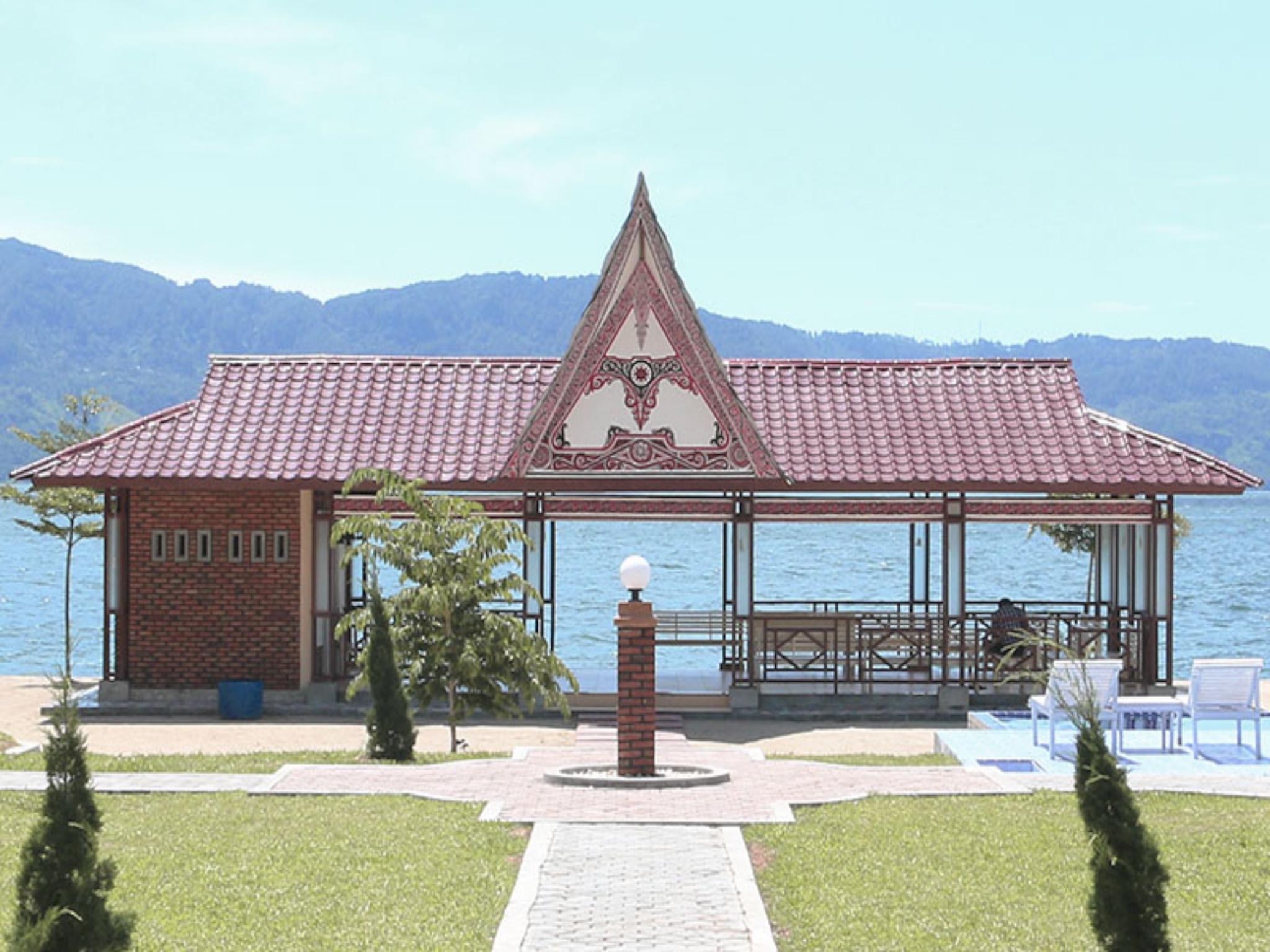 Rogate Beach Hotel 13/15