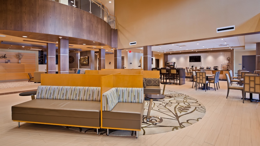 Best Western Plus Franciscan Square Inn and Suites Steubenville 39/47