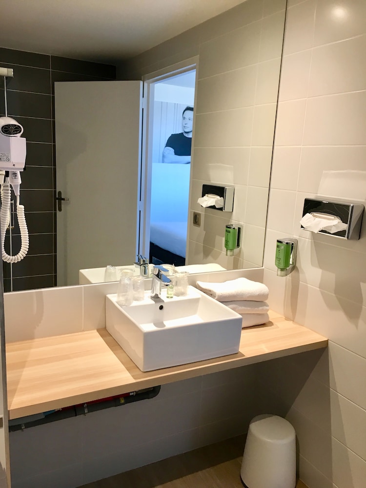 Brit Hotel Confort Martigues 25/51