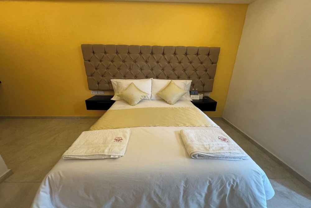 OYO Hotel Familiar Tollan 15/38