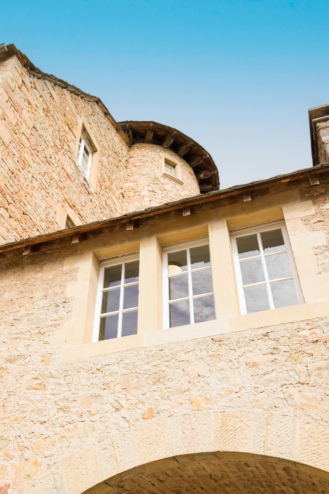 Le Chateau de Fontanges 2/68