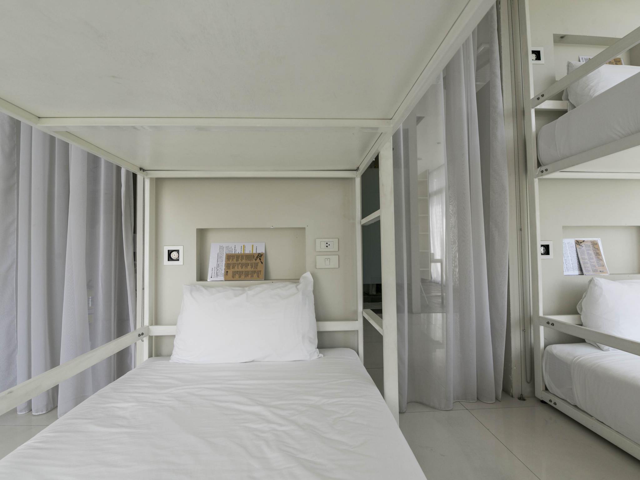 Female Dorm, Female Only