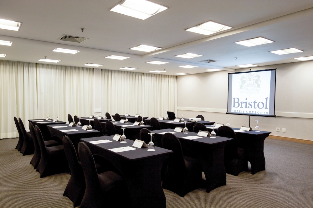 Bristol International Airport Hotel 40/50