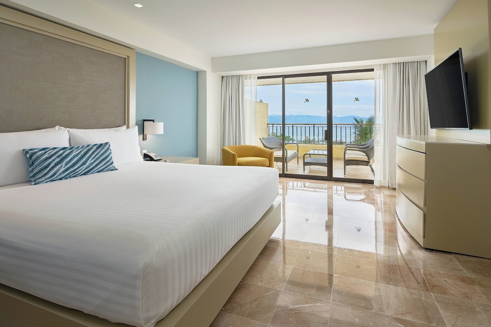 1 Bedroom, Ambassador, Suite, King Bed, Sofa, Large