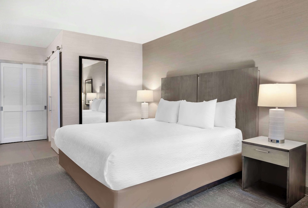 غرفة قياسية بسرير كينج بإطلالة على البحر، Best Western Plus Agate Beach Inn 3/8