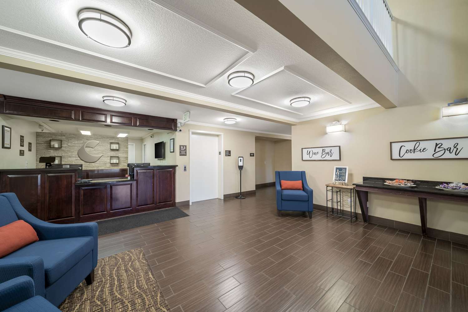 Comfort Suites Red Bluff near I-5 6/34