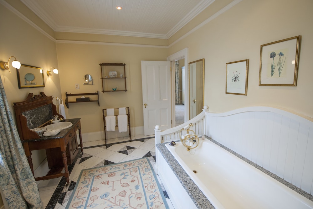 Hacklewood Hill Country House 21/70