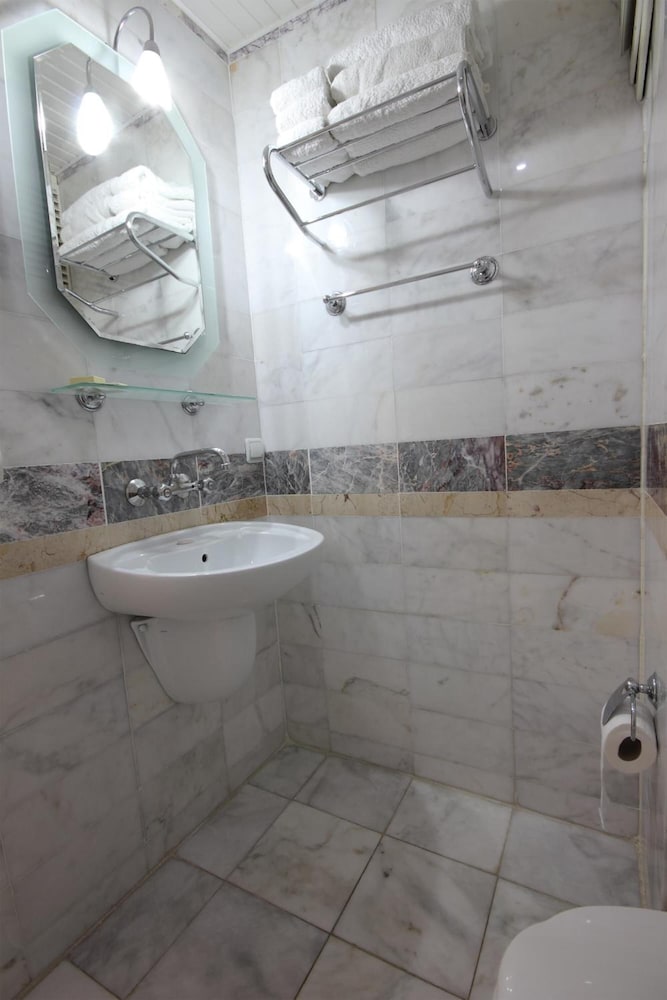 Mandal Inn Hotel 48/50