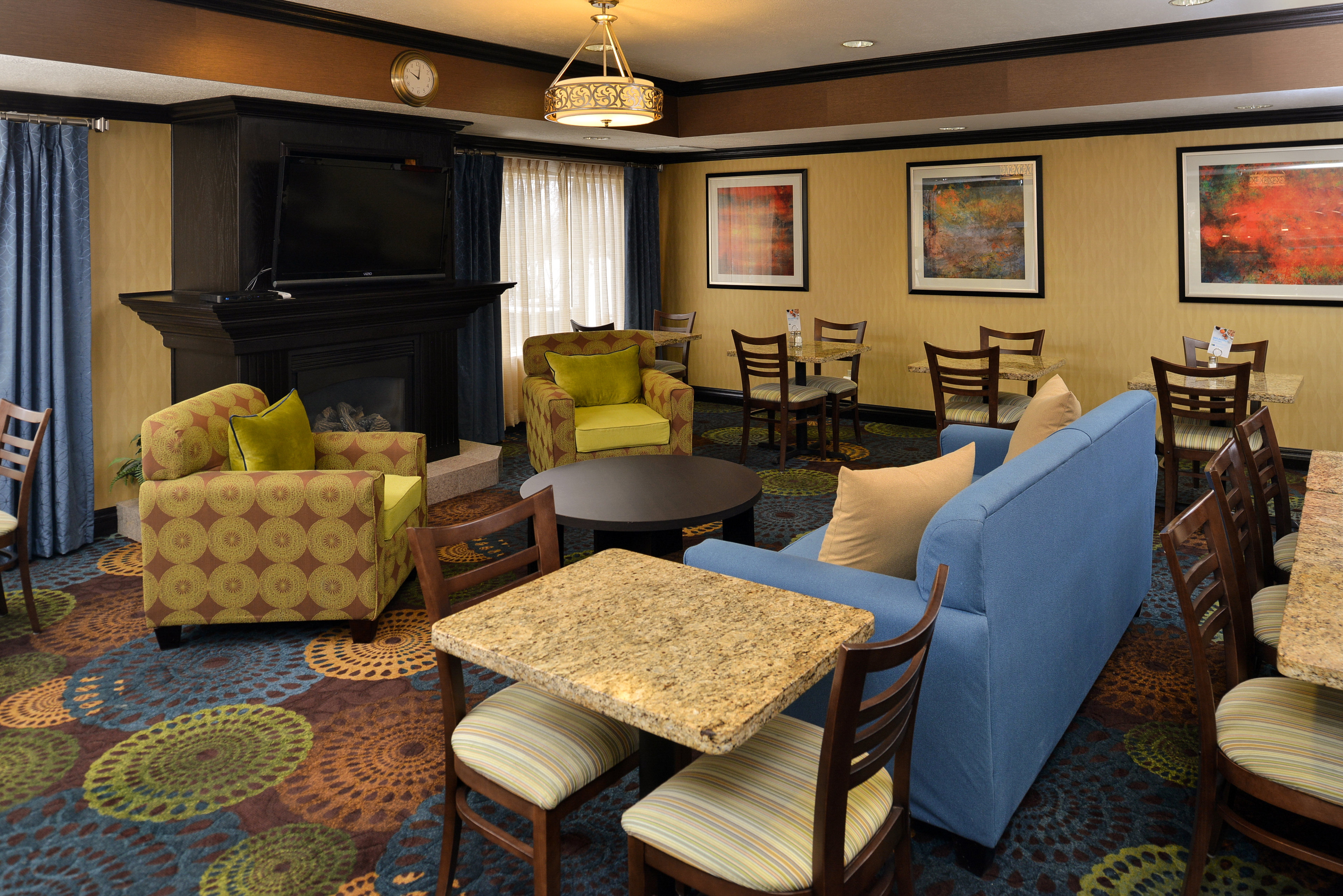 Holiday Inn Express Hotel Suites Charlotte 35/44
