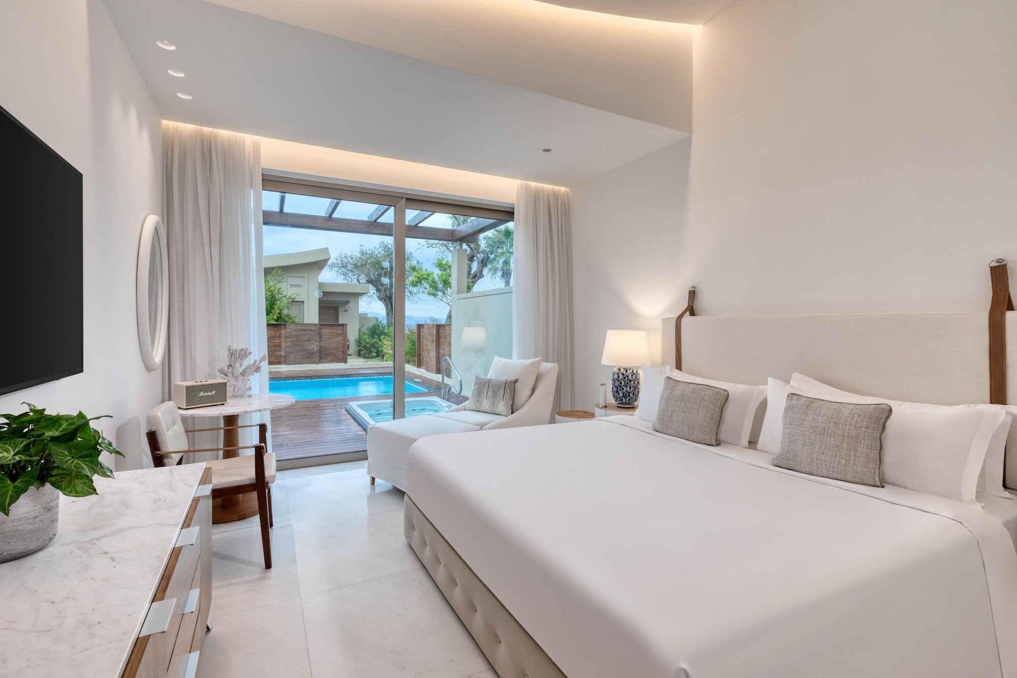 Pavilion, Suite, King Bed, Garden View, Jetted Pool