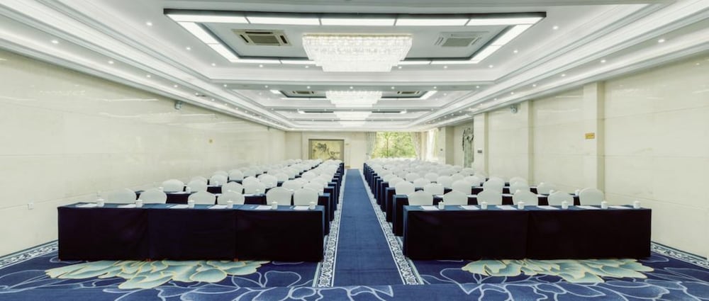 Grand Villa Hotel 33/39