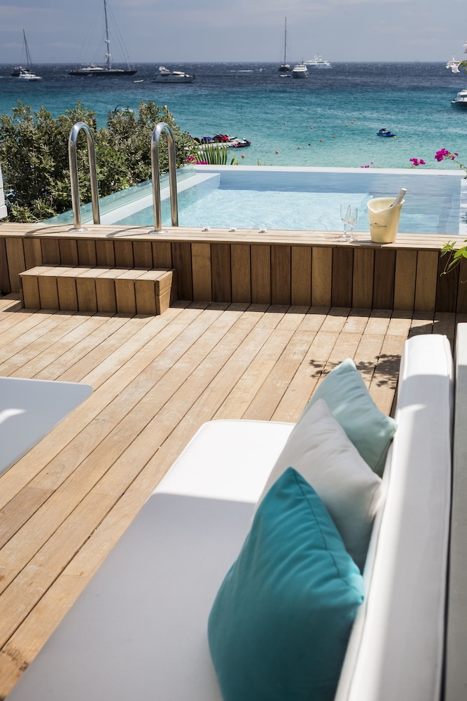 Mykonos Dove Beachfront Hotel 58/73