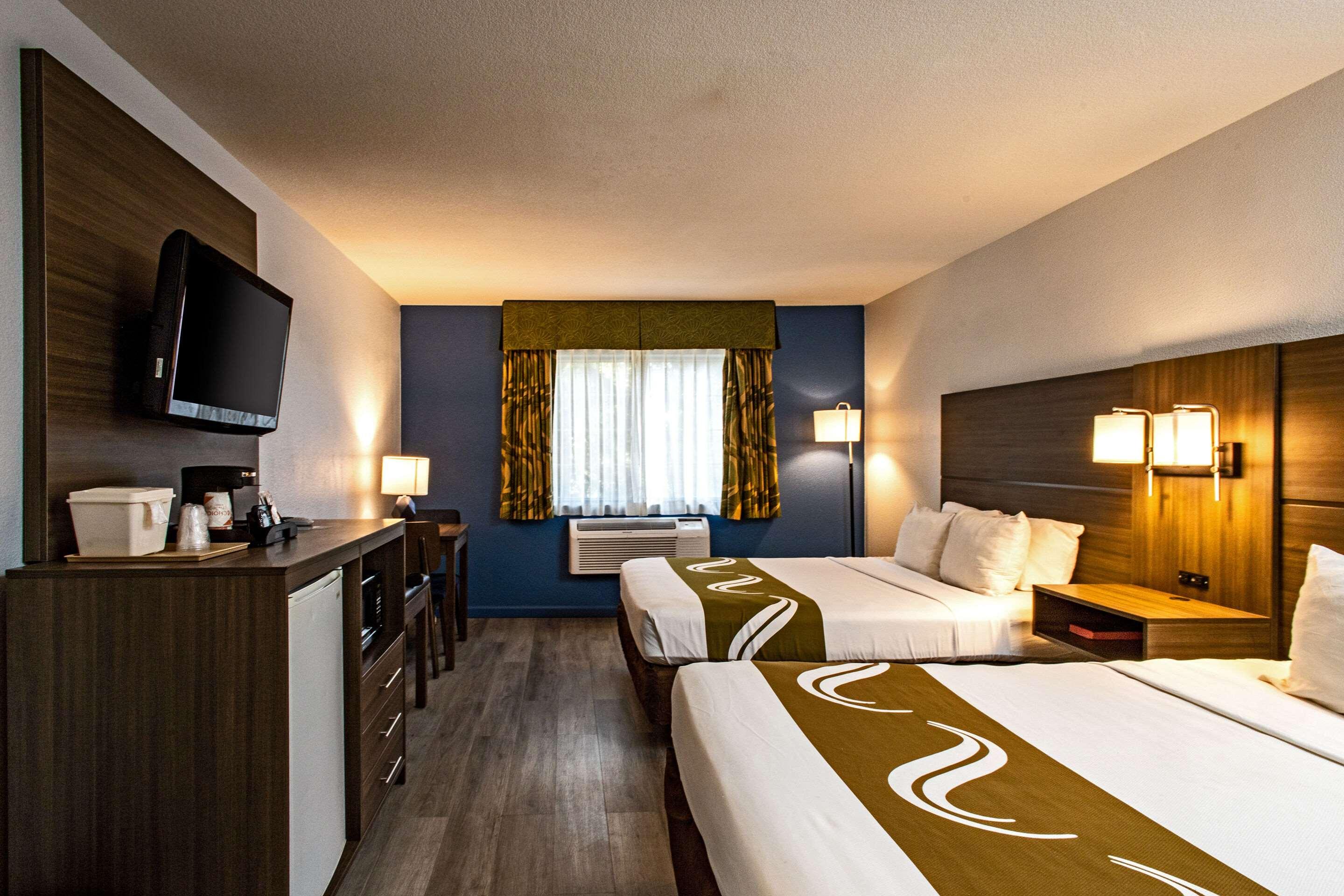 غرفة بسريرين كوين، Quality Inn & Suites Tulare CA 3/7