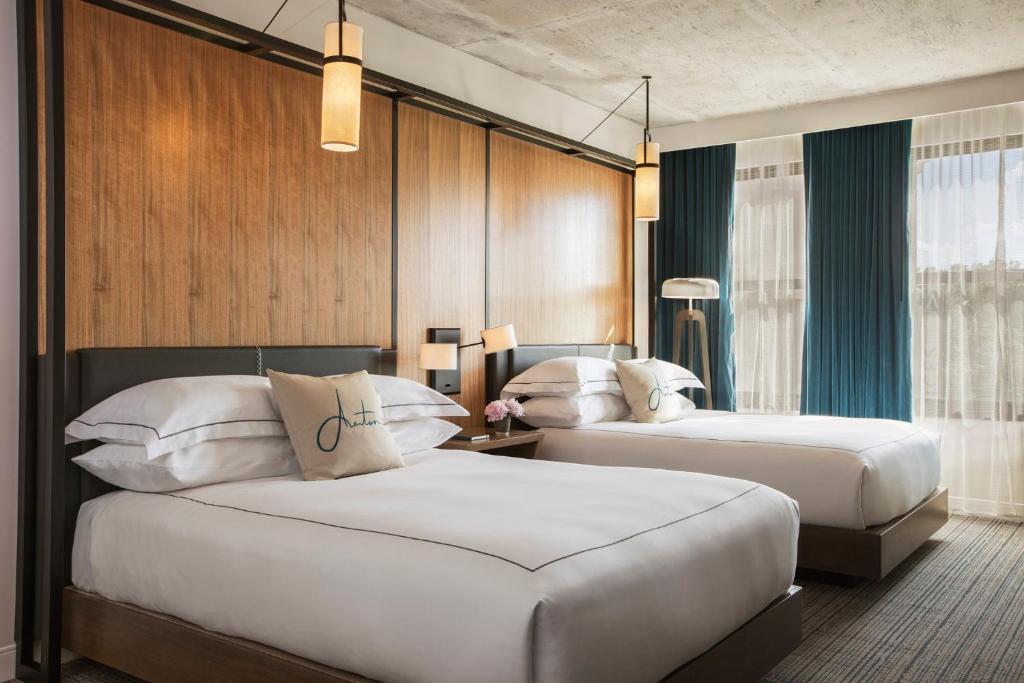 Premium, 2 Queen Beds, Accessible
