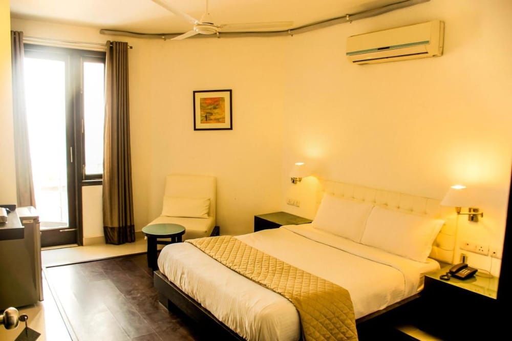 FabHotel Anutham Saket 13/36